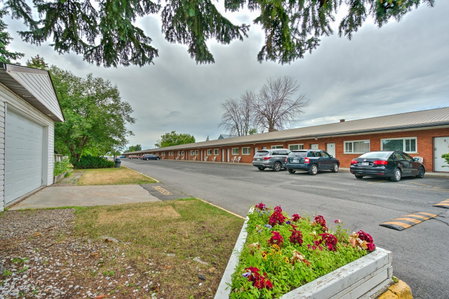 Motel R-100, Longueuil, Canada