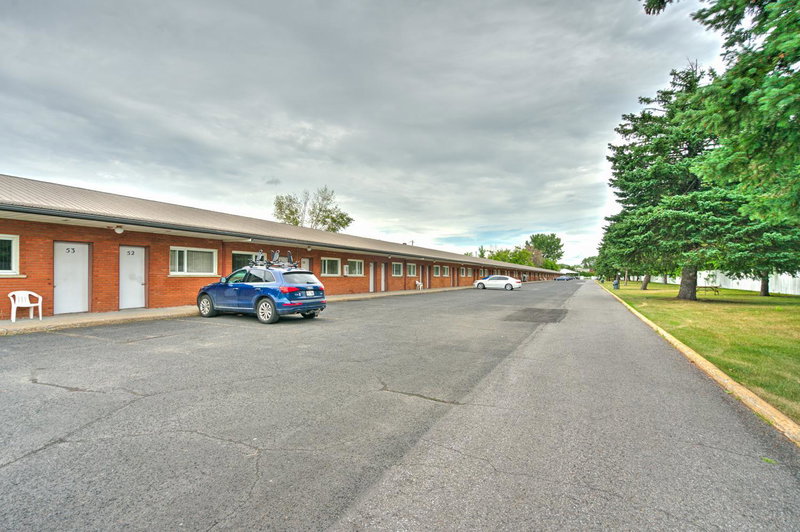 Motel R-100, Longueuil, Canada