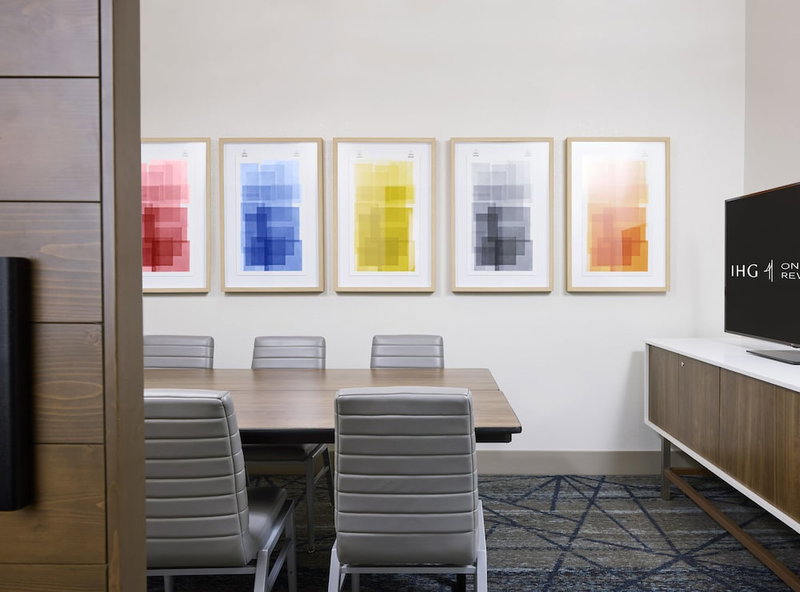 Staybridge Suites Montréal Airport - St-Laurent by IHG, Montreal, Канада