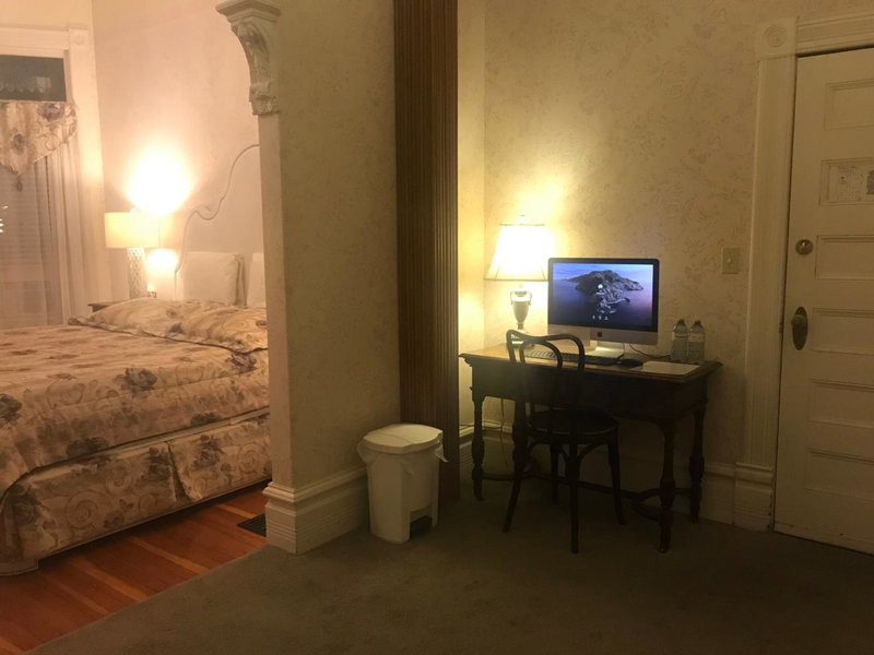Haterleigh Heritage Inn, Victoria, Canada
