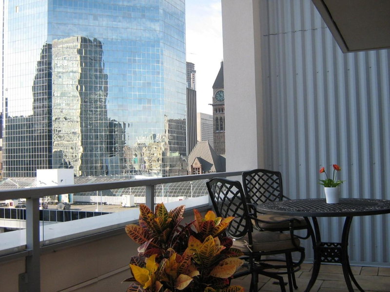 Yonge Suites Apart Hotel, Toronto, Canada