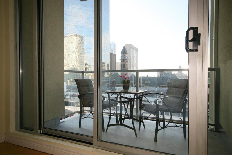 Yonge Suites Apart Hotel, Toronto, Canada