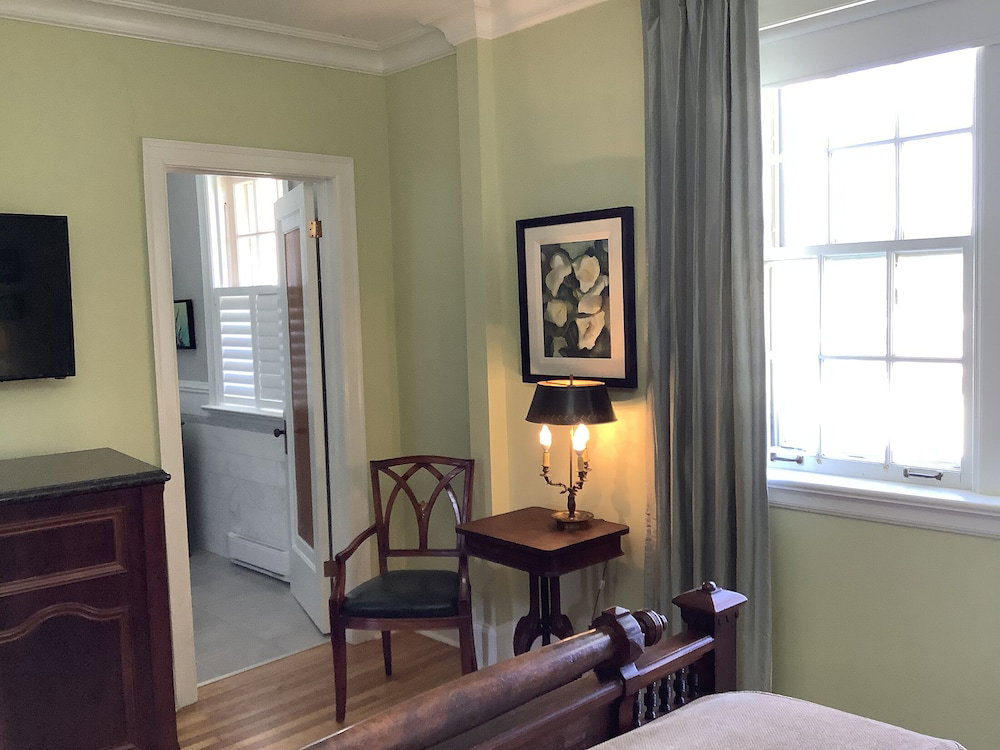 Hotel · Manoir Chamberland (Adults Only, No Pets), Montebello