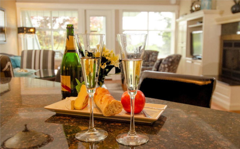 Crown Mansion Boutique Hotel & Villas, Qualicum Beach, Canada