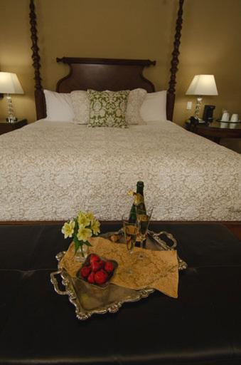 Crown Mansion Boutique Hotel & Villas, Qualicum Beach, Canada