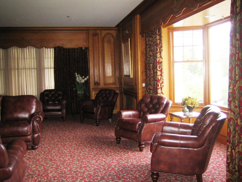 Crown Mansion Boutique Hotel & Villas, Qualicum Beach, Canada