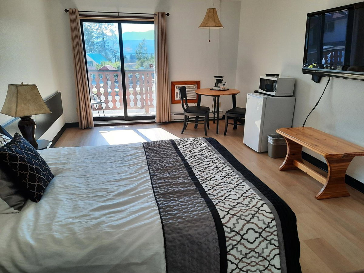 Alpen Motel, Canada