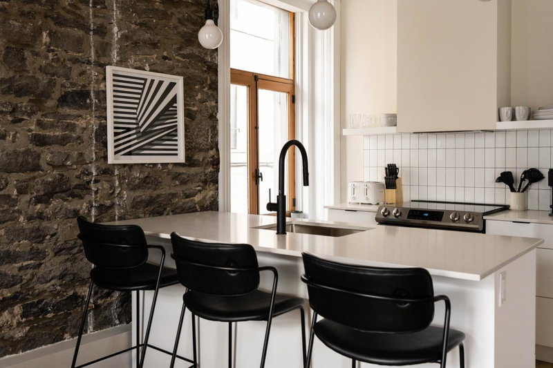 Maison Place Royale by Luxury In Transit, Montréal, Canada