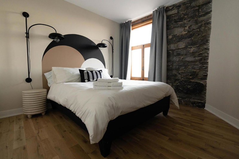 Maison Place Royale by Luxury In Transit, Montréal, Canada