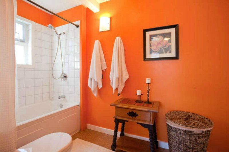 A Float Home B&B in Fisherman’s Wharf, Victoria, Canada