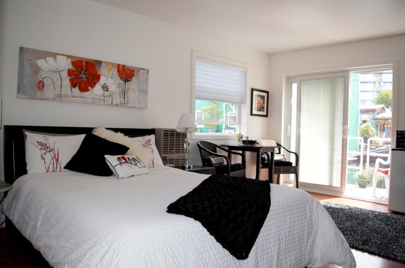 A Float Home B&B in Fisherman’s Wharf, Victoria, Canada