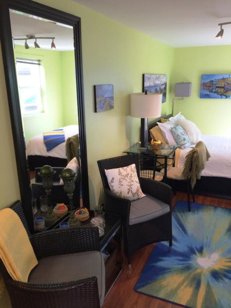 A Float Home B&B in Fisherman’s Wharf, Victoria, Canada