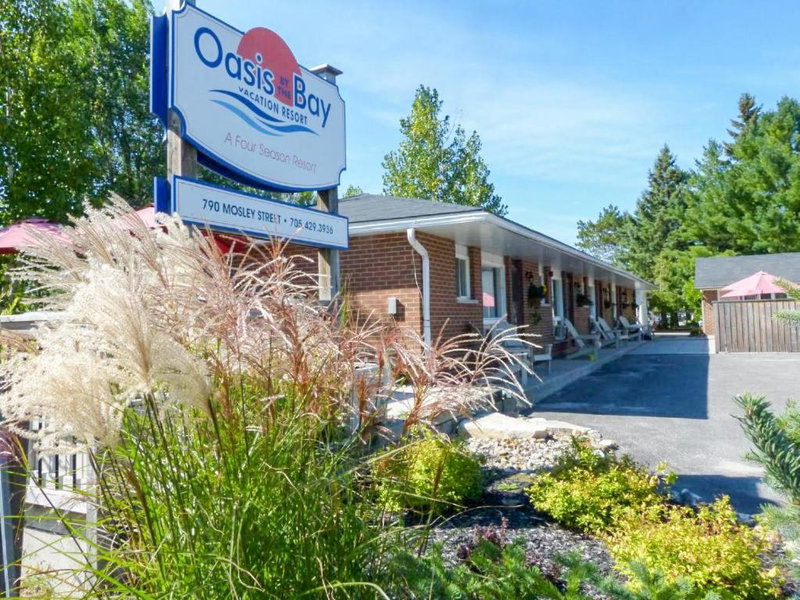 Oasis by the Bay Vacation Suites, Wasaga Beach, Canada