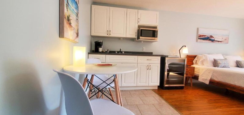 Oasis by the Bay Vacation Suites, Wasaga Beach, Canada
