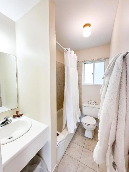 Oasis by the Bay Vacation Suites, Wasaga Beach, Canada
