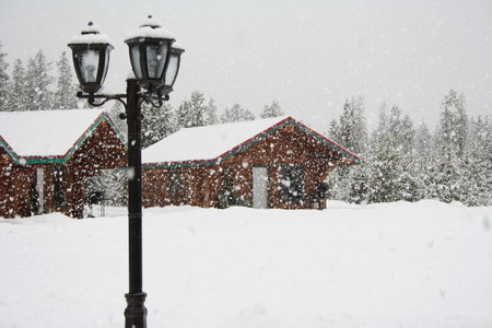 Twin Peaks Hotel Cabins, Valemount, Canada