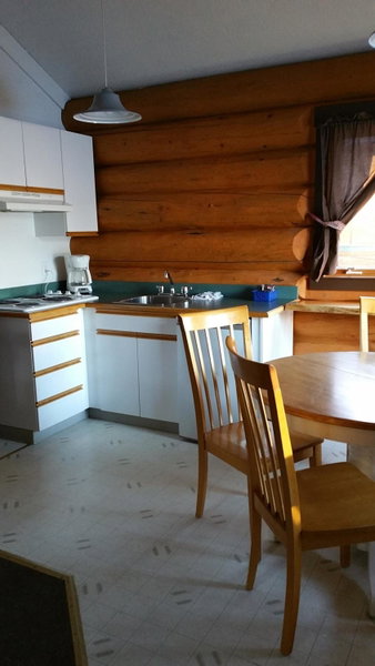 Twin Peaks Hotel Cabins, Valemount, Canada