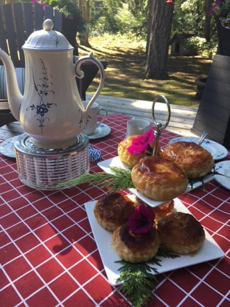 Cedar Song B&B, Parksville, Канада