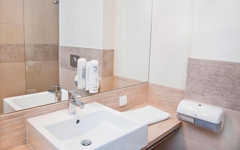 Hotel Vis A Vis, Oleśnica, Польша