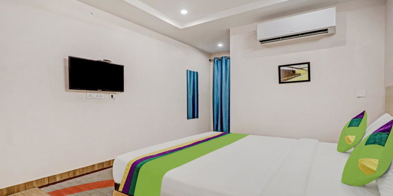 De Crown Luxury Hotel, Kākināda, India