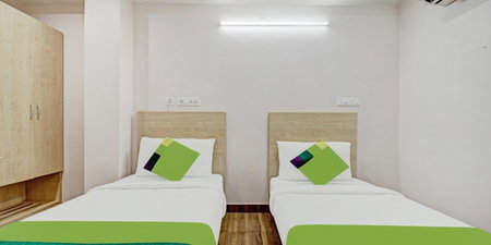 De Crown Luxury Hotel, Kākināda, India