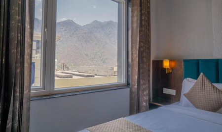 Perfectstayz Premium Laxmi Heritage with Rooftop Pool & Cafe, Rishīkesh, Индия