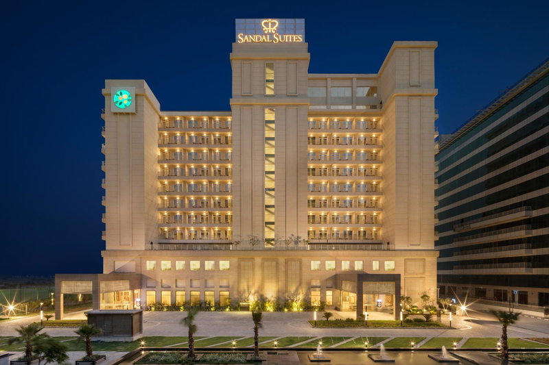 Sandal Suites by Lemon Tree Hotels, Noida, Indien