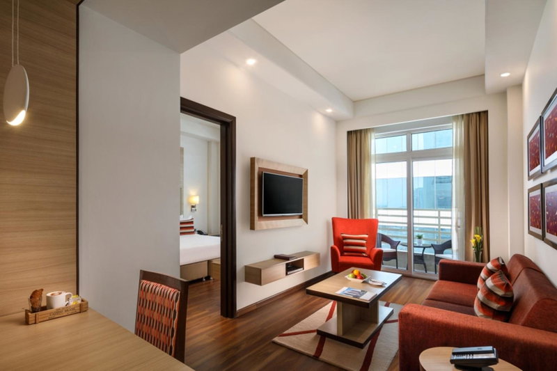 Sandal Suites by Lemon Tree Hotels, Noida, Indien