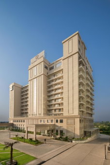 Sandal Suites by Lemon Tree Hotels, Noida, Indien