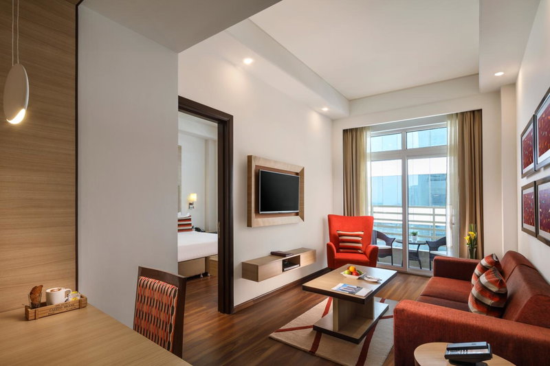 Sandal Suites by Lemon Tree Hotels, Noida, Indien