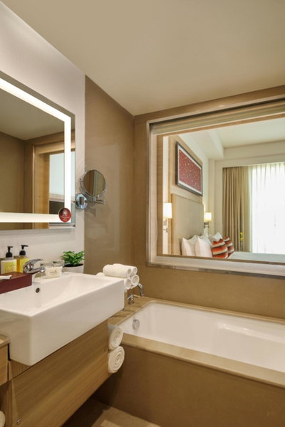 Sandal Suites by Lemon Tree Hotels, Noida, Indien