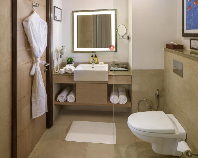 Sandal Suites by Lemon Tree Hotels, Noida, Indien
