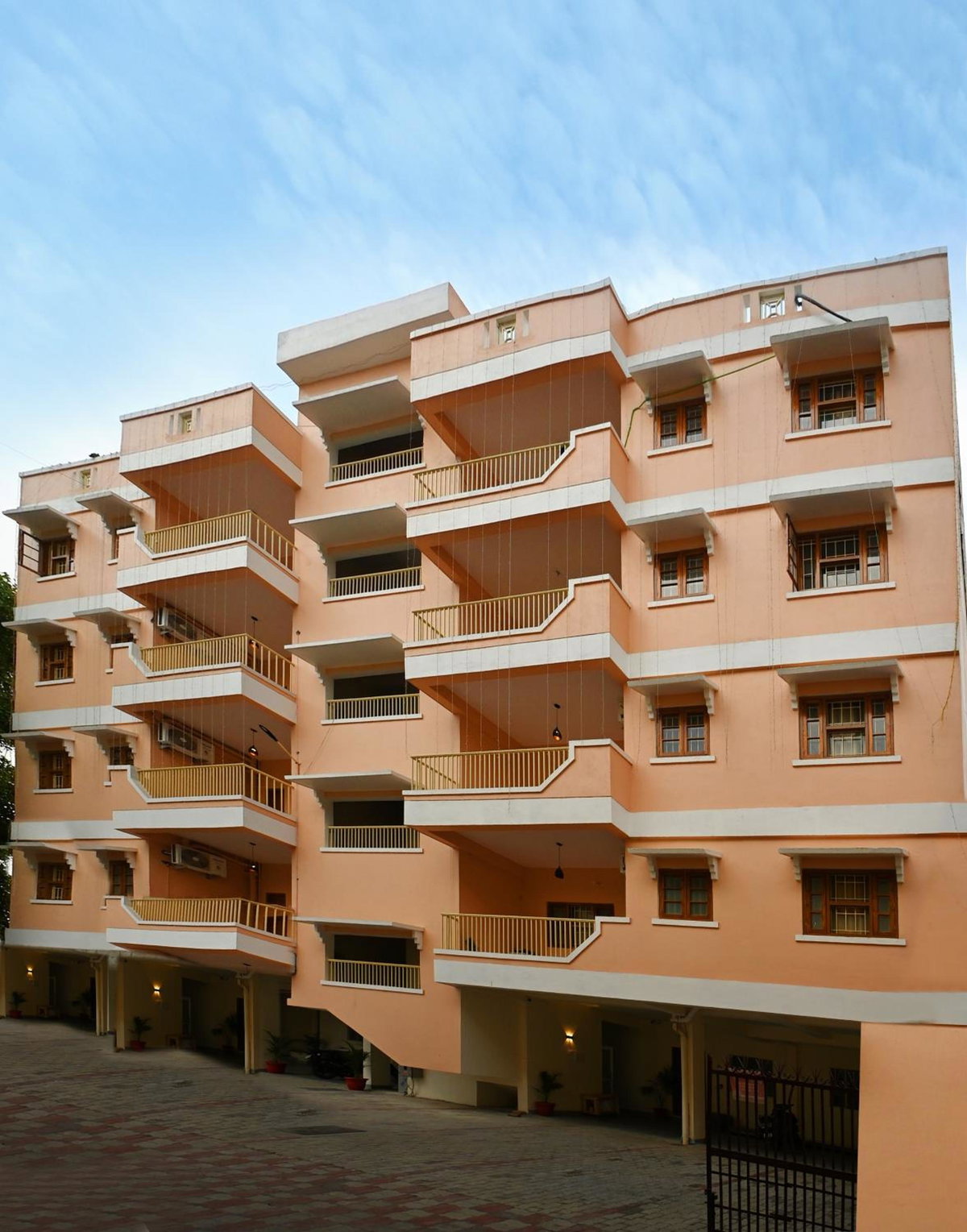 ZoomStay - 3BHK Apartments, India