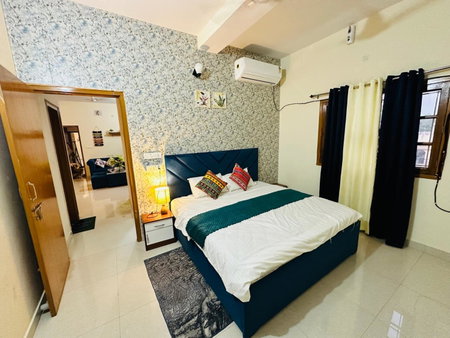 ZoomStay - 3BHK Apartments, Varanasi, India