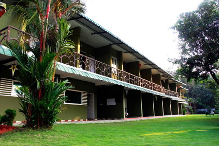 Elephant Pass Ayurveda & Yoga Retreat, Malayāttūr, India