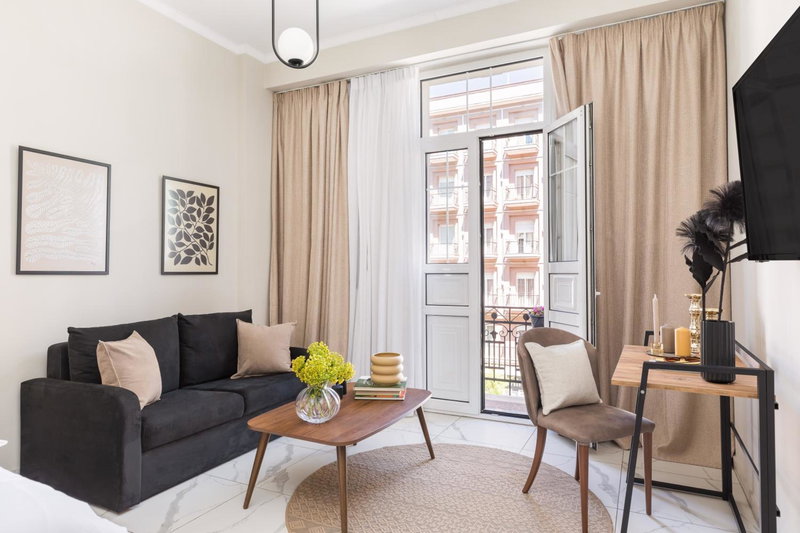 Black Onyx Comfort Suites - Elegant Stay in the City Center, Thessaloniki, Греция