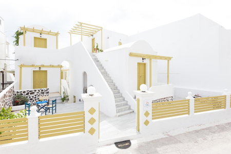 Sunny Days, Fira, Grecia