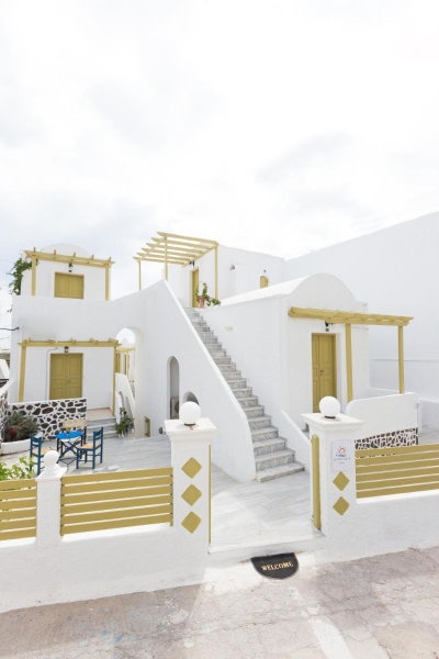 Sunny Days, Fira, Grecia