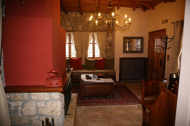 Roes Suites, Kato Loutraki, Grecia