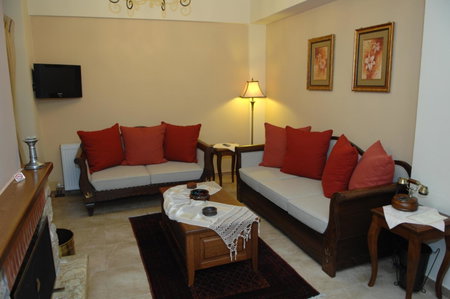 Roes Suites, Kato Loutraki, Grecia