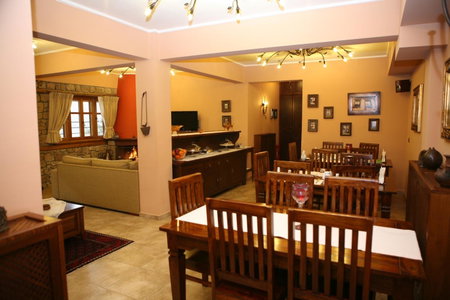 Roes Suites, Kato Loutraki, Grecia