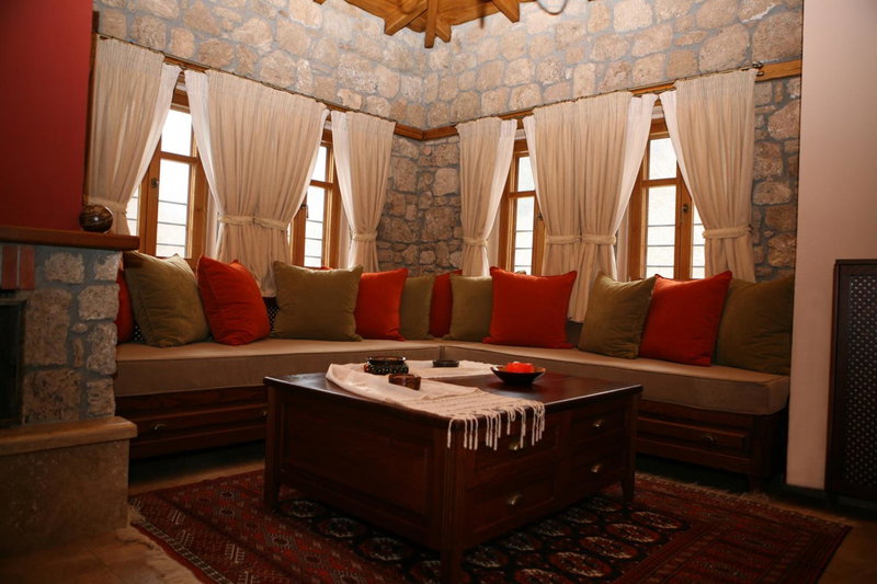 Roes Suites, Kato Loutraki, Grecia