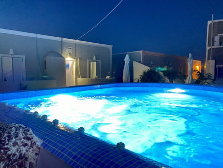 Villa Agas, Karterados, Grecia
