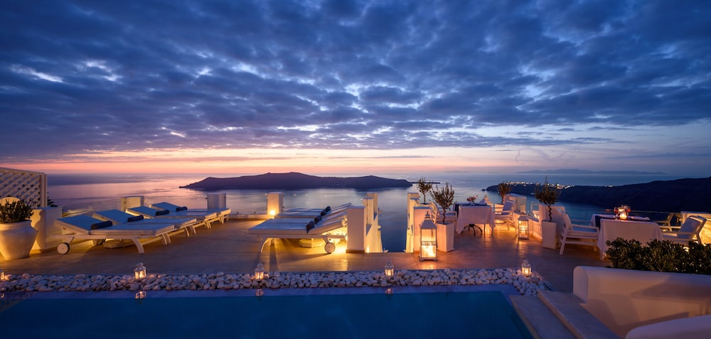 Above Blue Suites, Griechenland