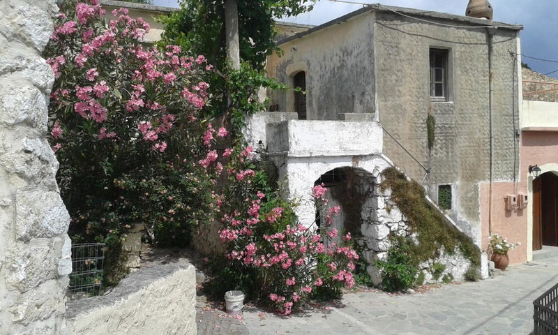 Aravanes, Thrónos, Greece