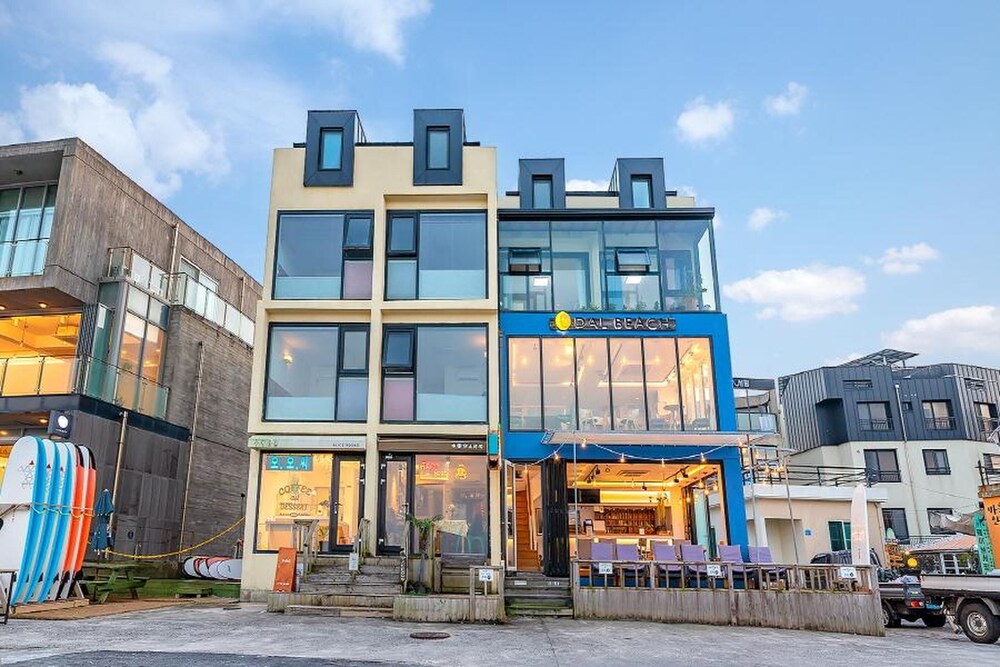 Hotel · Jeju Dalbeach Pension, Jeju City