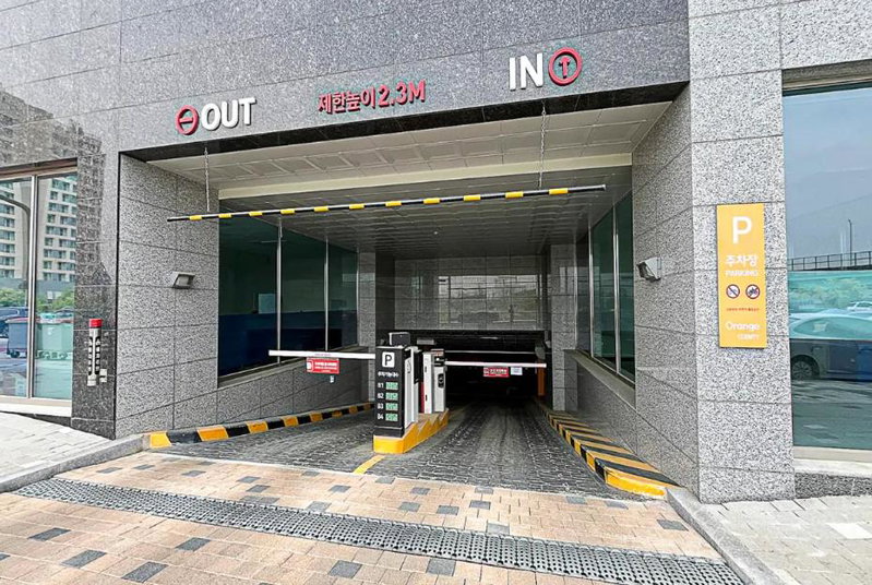 Orange County Byeongjeom station, Hwaseong, Южная Корея