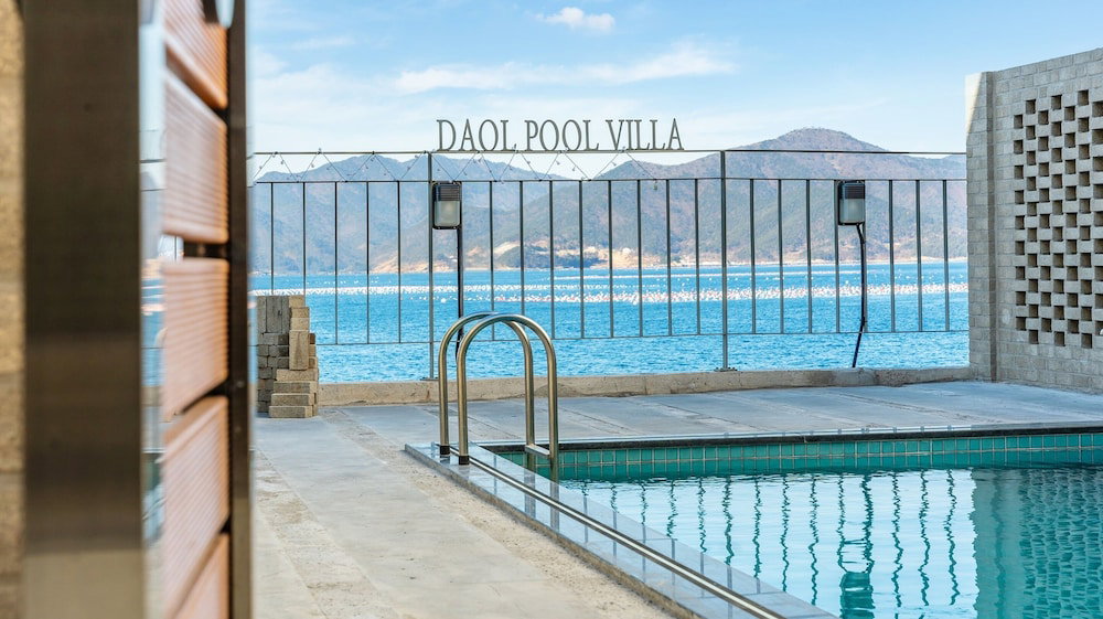 Hôtel · Geoje Daol Pool Villa Pension, Geoje