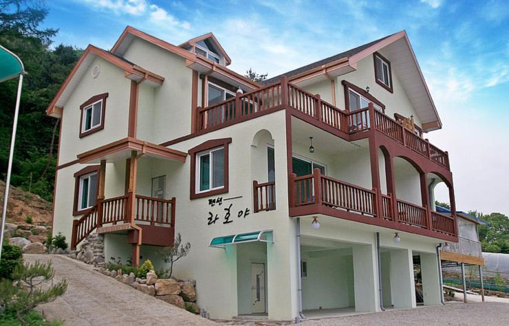 LaHoya Pension, South Korea