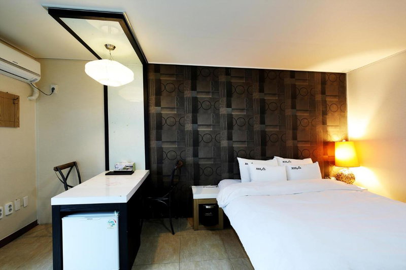 White Tourist Hotel, Jeonju, South Korea